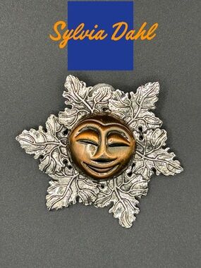 Vintage Sylvia Dahl Sun Face Scarf Clip - Frosted Oak Leaf Motif
